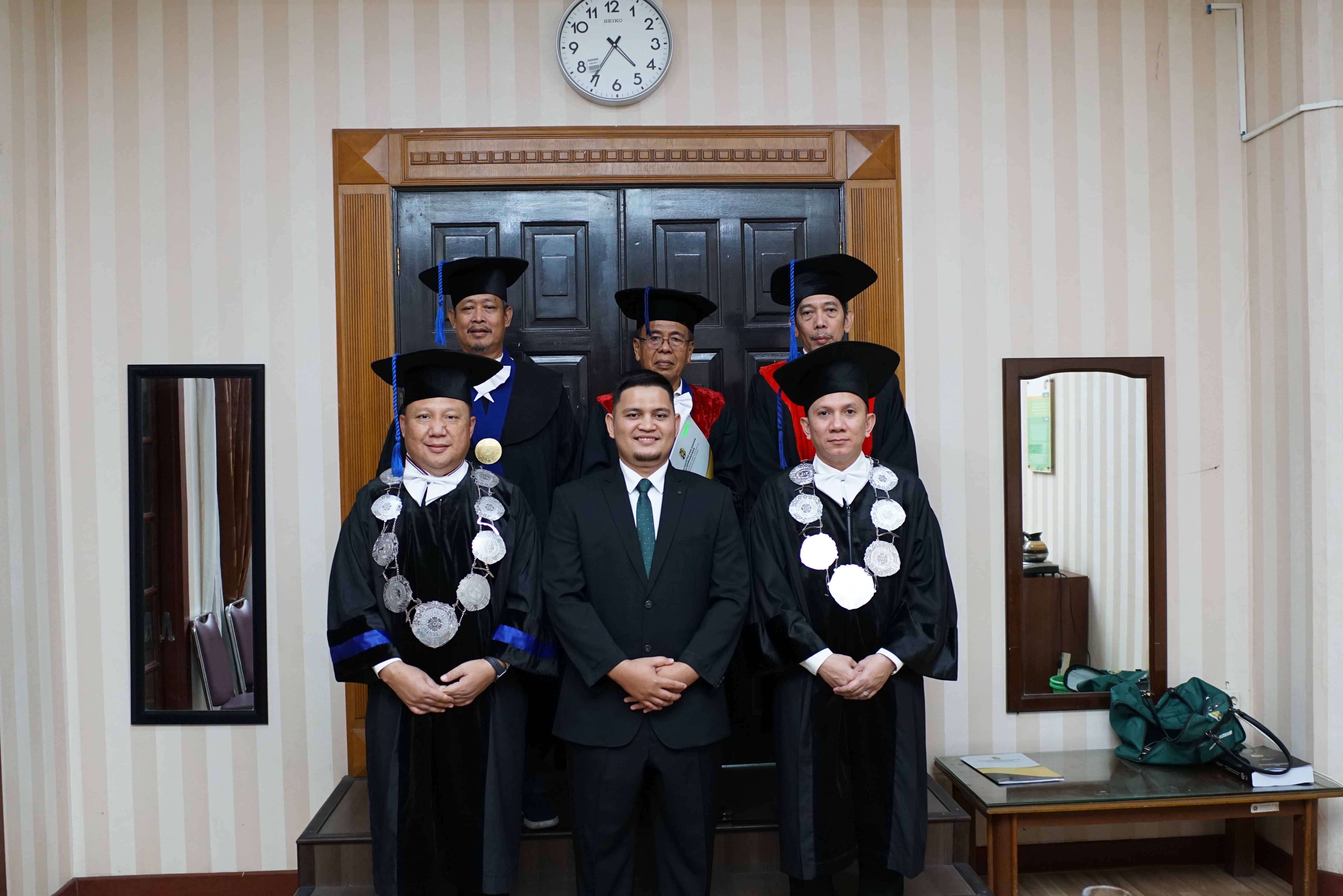 Kepala Sub Bagian Program dan Keuangan BKPSDM Paluta Benny Kurniawan Raih Gelar Doktor dengan Predikat Cumlaude di USU