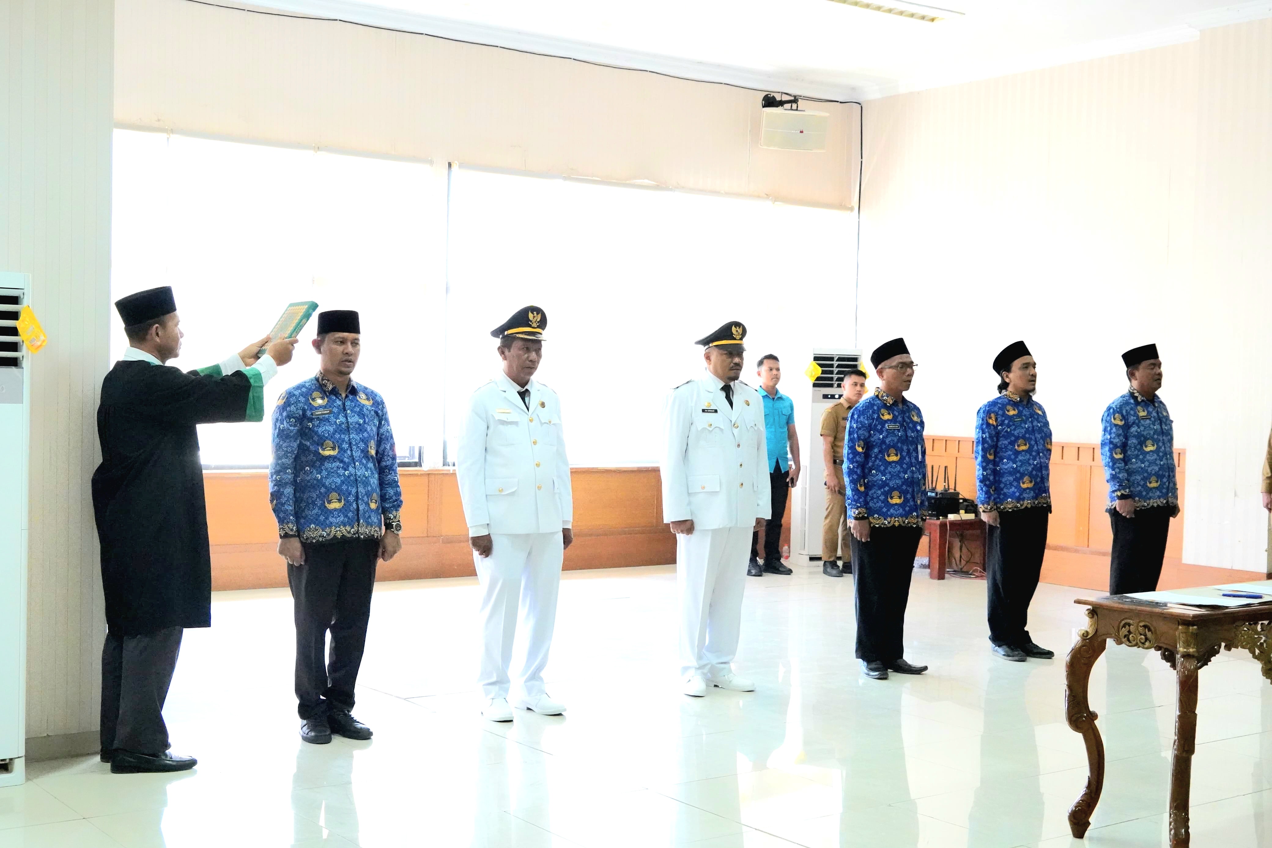 Pemkab Paluta Lantik 6 Pejabat Administrator